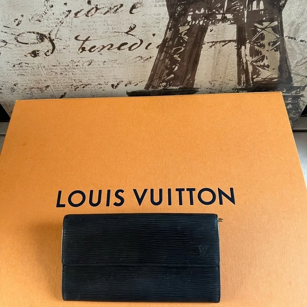 Authentic LV epic leather Sarah wallet